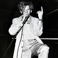 Jerry Lee Lewis pointing up